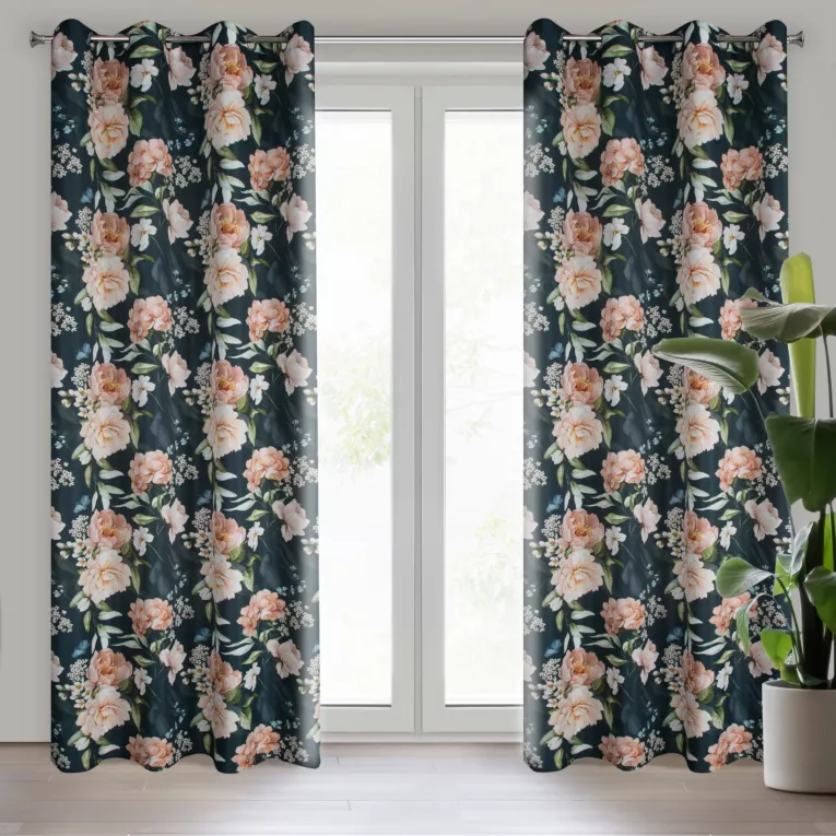 Zasłona czarno, różowa z nadrukiem kwiatów z tkanina typu oxford 140x270 cm przelotka SALMA Eurofirany