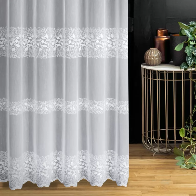 Tkanina firanowa typu aden zdobiona trzema pasami haftu roślinnego Eurofirany