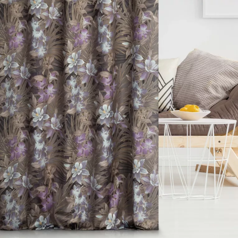 Zasłona szyta na taśmie 5 cm wrzosowo ciemnobeżowa z miękkiej, welwetowej tkaniny, z nadrukowanym dużym wzorem kwiatowym