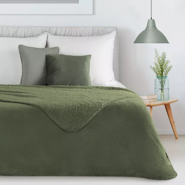 Koc  200x220 oliwkowy z miękkiego polaru ze strukturą baranka TEDY EUROFIRANY PREMIUM