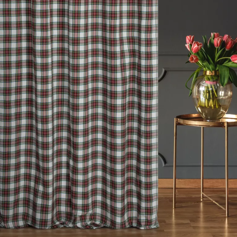 Zasłona szyta na flexach biało czerwona z delikatnej tkaniny w kratkę