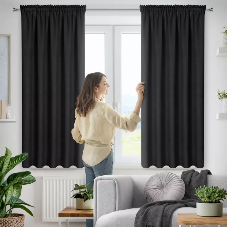 Zasłona czarna z tkaniny welurowej 120x120 cm tunel Dora Eurofirany