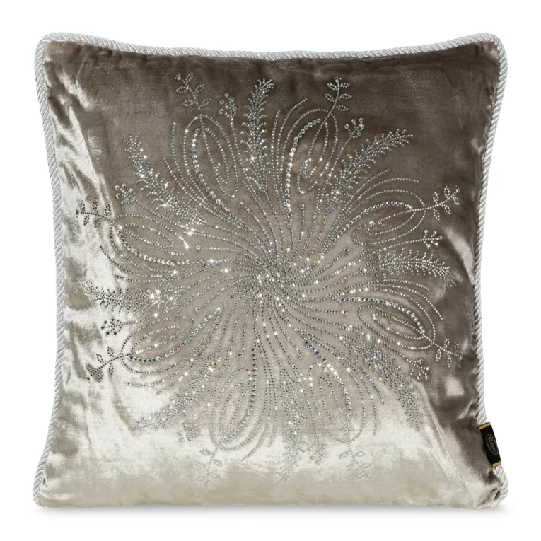 Poszewka na poduszkę 45x45 cm welwetowa zdobiona drobnymi kryształkami i srebrnym sznurem na brzegach ciemnobeżowa ROYAL 7 Eurofirany