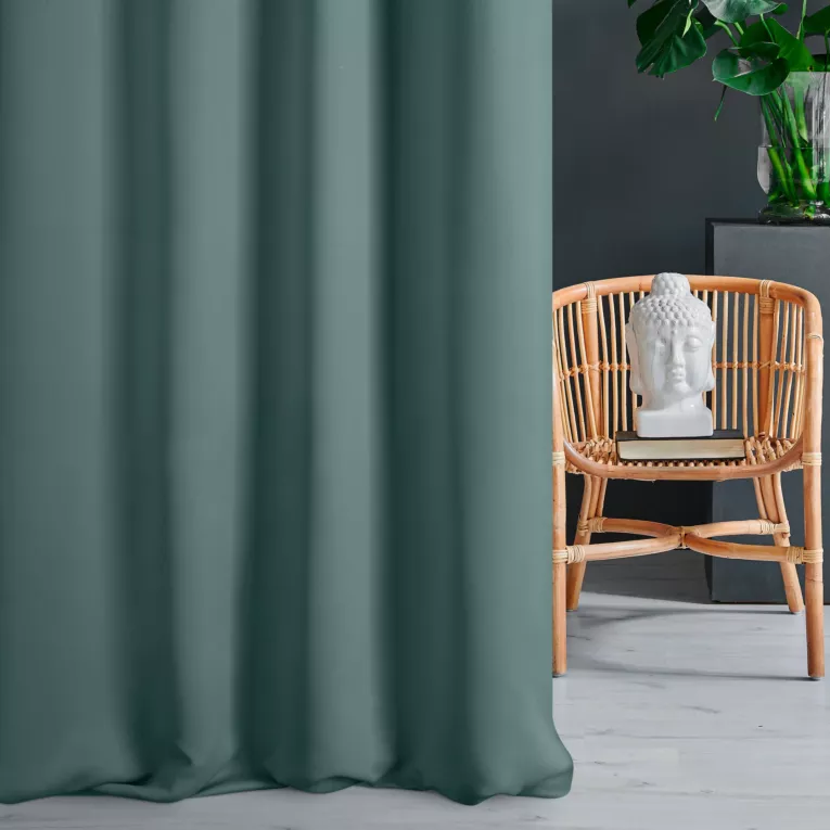 Zasłona szyta na flexach morska z gładkiej zaciemniającej tkaniny typu dimout