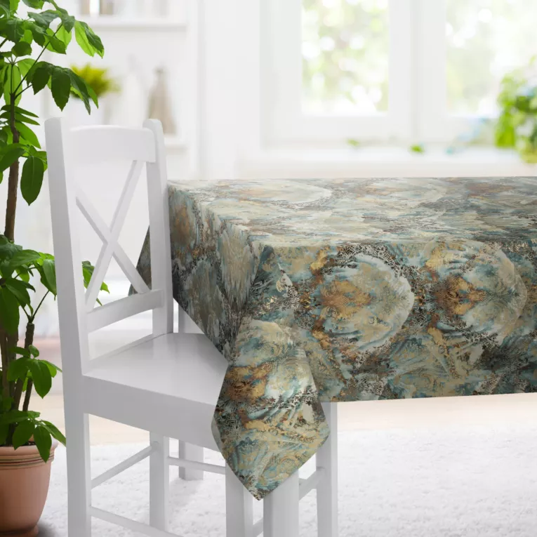 Obrus szyty jasnoturkusowo złoty z grubej welwetowej tkaniny w elegancki ornamentowy wzór Italissima Eva Minge