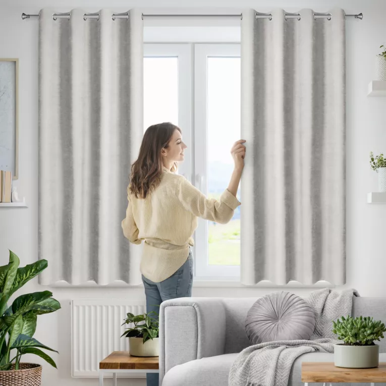 Zasłona jasnoszara z tkaniny welurowej 120x160 cm przelotka - Dora Eurofirany