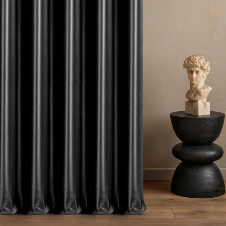 Zasłona szyta na taśmie fala czarna z miękkiej półmatowej tkaniny welwetowej