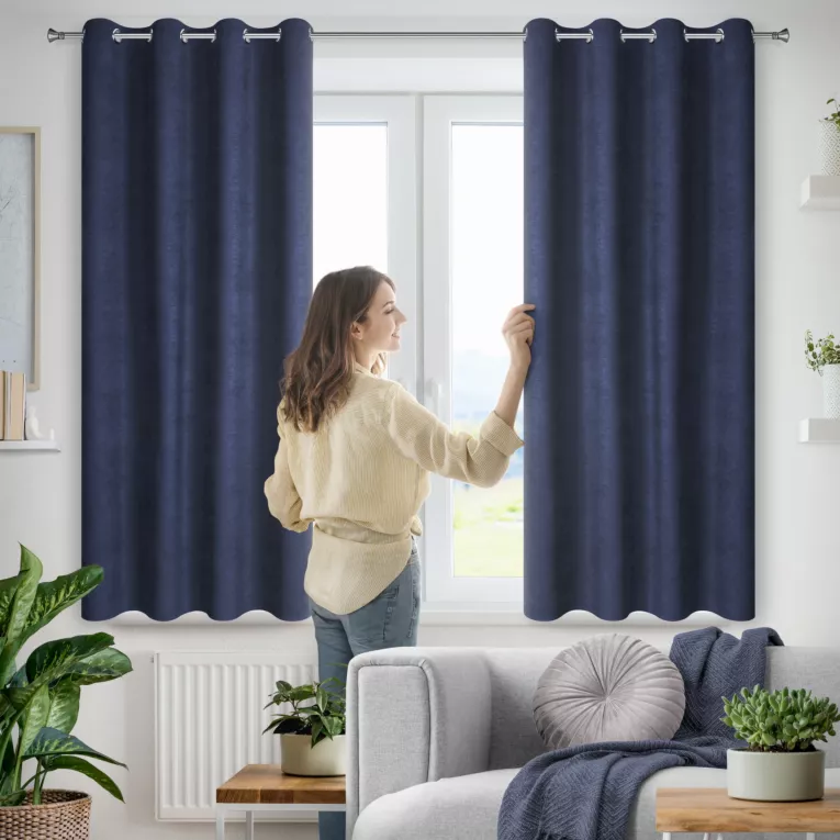 Zasłona granatowa z tkaniny welurowej 140x120 cm przelotka - Dora Eurofirany