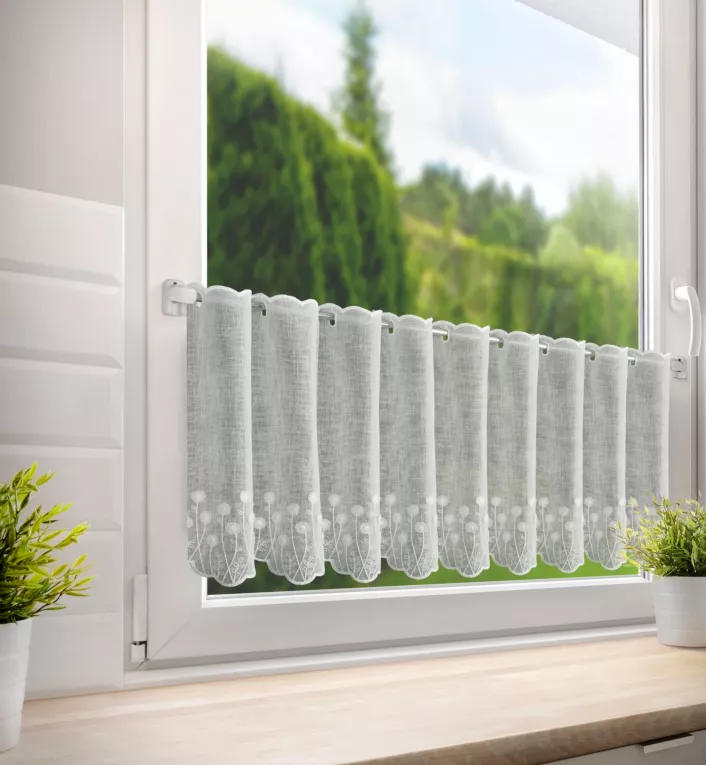 Tkanina firanowa zazdrostka z etaminy z haftowanym wzorem letnich kwiatów Eurofirany