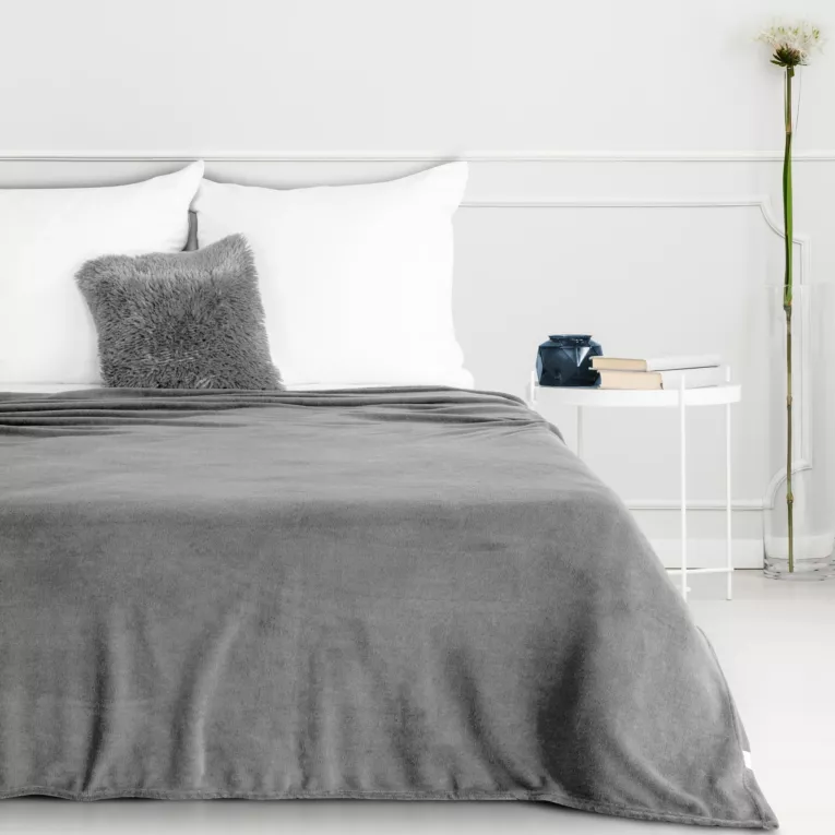 Koc  150x200 cm srebrny miękki i delikatny w dotyku jednokolorowy koc SIMPLE 1 Eurofirany