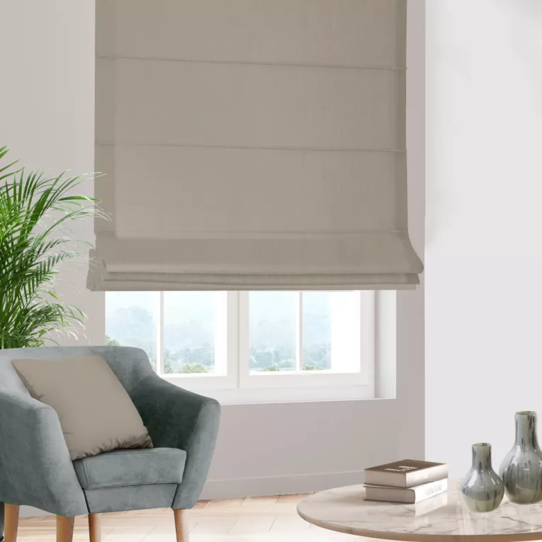 Roleta rzymska jasnobrązowa z miękkiej półmatowej tkaniny welwetowej