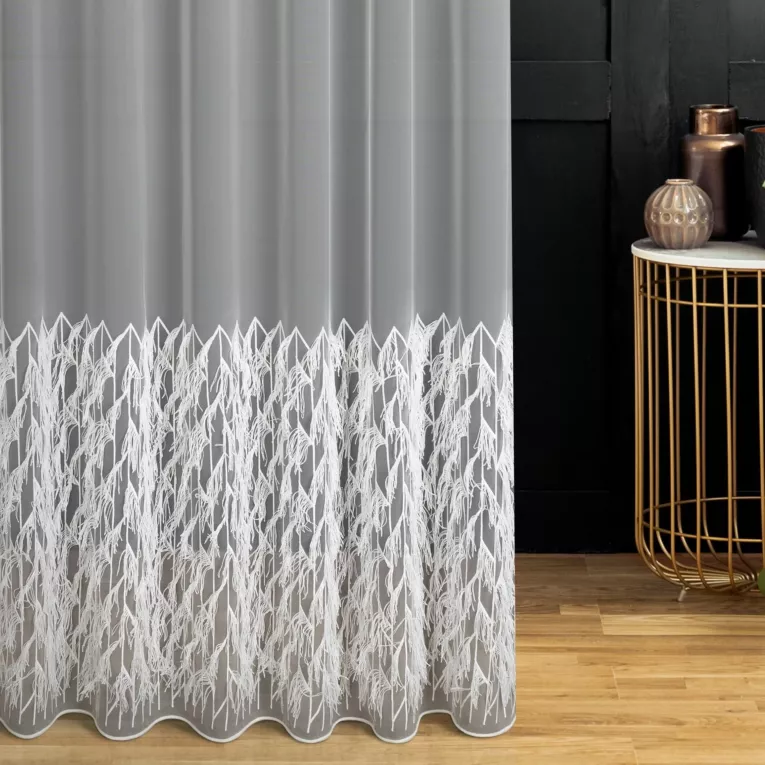 Firana szyta na flexach naturalna z przezroczystej tkaniny peru z puszystymi frędzlowymi pasami wykończona obciążnikiem Italissima Eva Minge