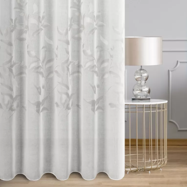 Firana szyta na flexach biało srebrna burnout z etaminy w motywy roślinne, wykończona obciążnikiem