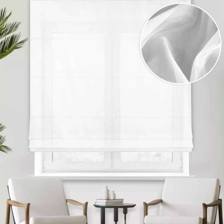 Roleta rzymska biała z błyszczącej tkaniny wykończonej obciążnikiem