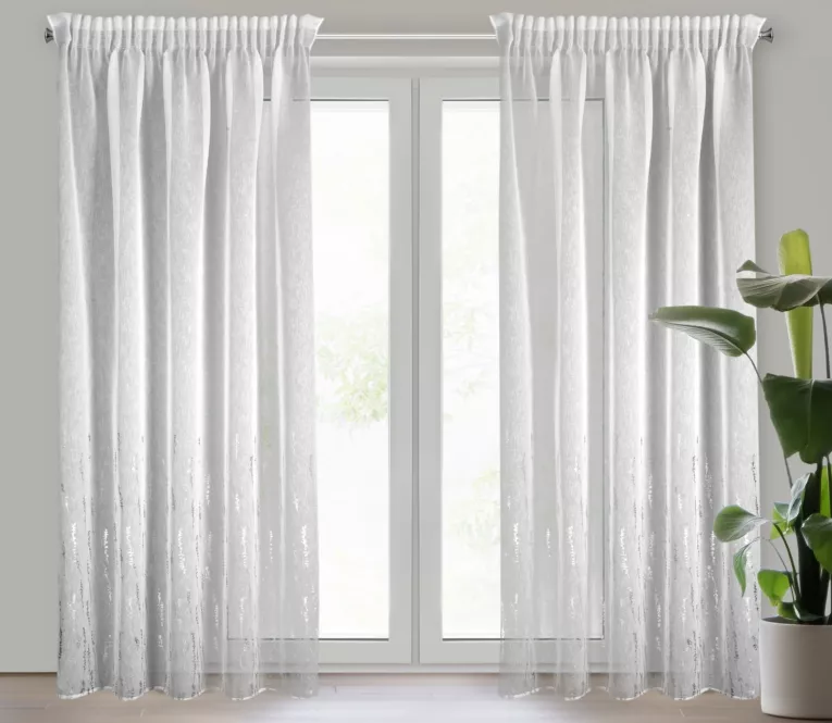 Firana biało, srebrzysta z matowej tkaniny zdobiona błyszczącym wzorem 140x270 cm taśma LINZI Eurofirany