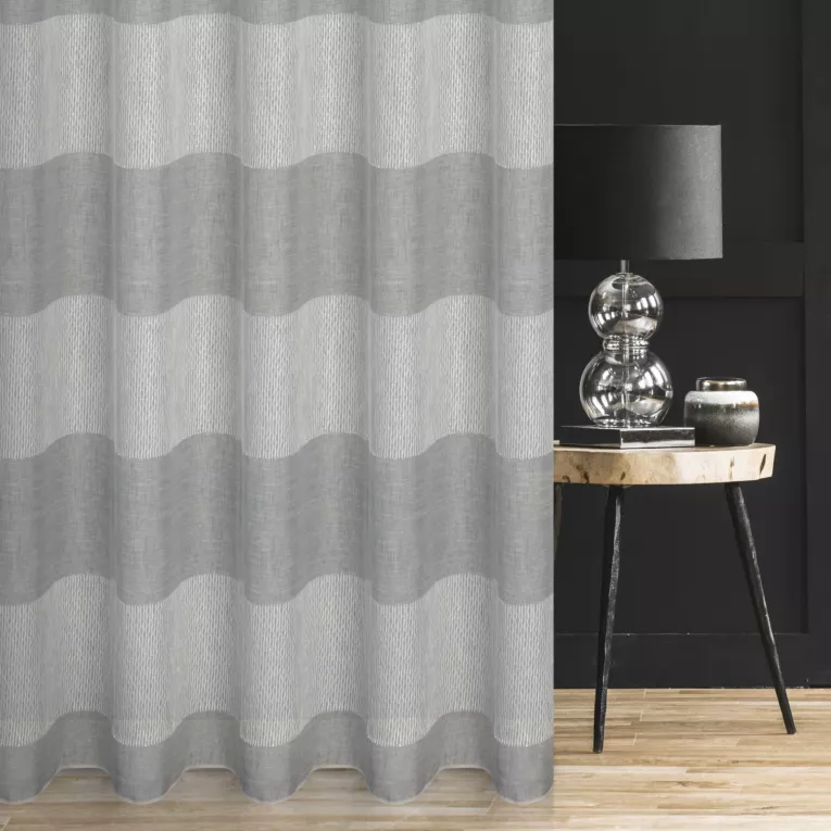 Tkanina firanowa etamina przypominająca len, zdobiona pasami zakończona szwem obciążającym Eurofirany