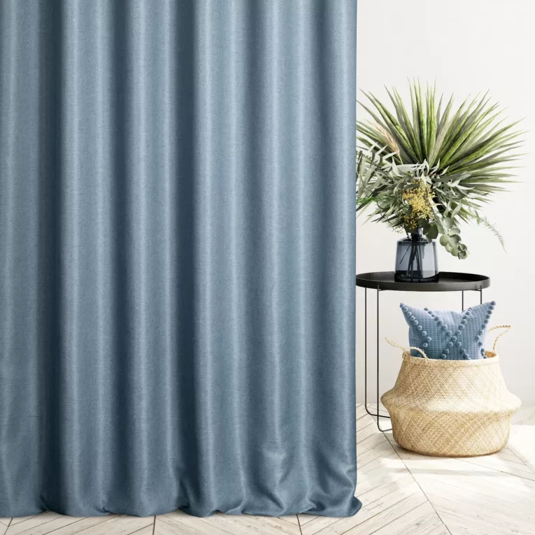 Zasłona szyta na flexach niebieska z tkaniny typu dimout o średnim stopniu zaciemnienia