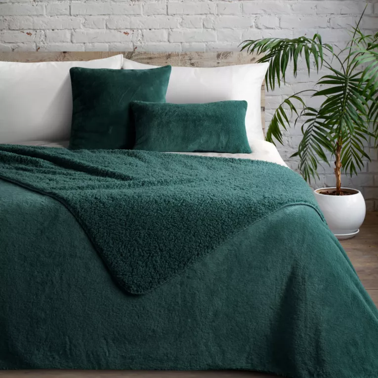Narzuta dwustronna z przyjemnego futerka i tkaniny barankowej ciemnozielona 220x240 cm NINA Eurofirany Premium