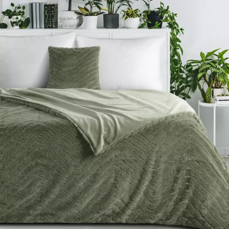 Koc 150x200 cm oliwkowy, z futrzanej tkaniny zdobiona wytłaczanym efektem 3D KATE Eurofirany