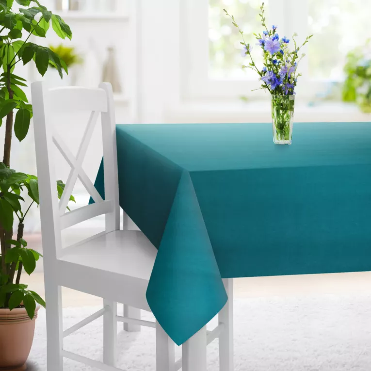 Obrus szyty turkusowy z miękkiej tkaniny o welurowej strukturze