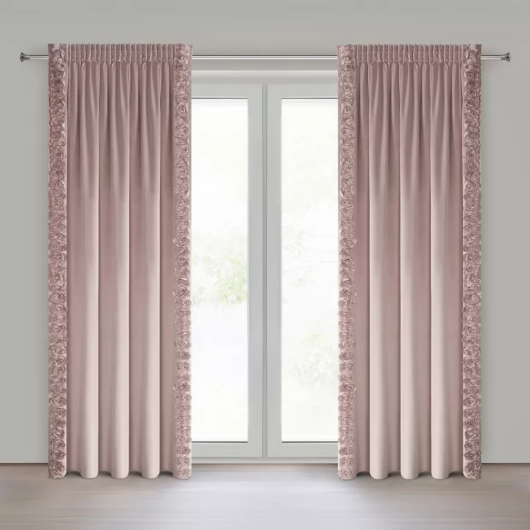 Zasłona pudrowa z welwetu zdobiona aplikacją 3D róż 140x270 cm taśma - ROSES Eva Minge Eurofirany