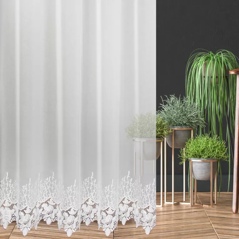 Firana szyta na taśmie 8 cm biała z delikatnej markizety zobionej roślinną aplikacją