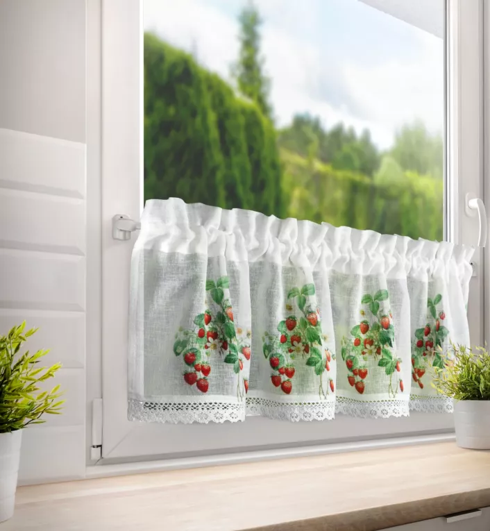 Zazdrostka biało, zielona z etaminy zdobiona nadrukiem truskawek 30x150cm tunel KSENIA Eurofirany