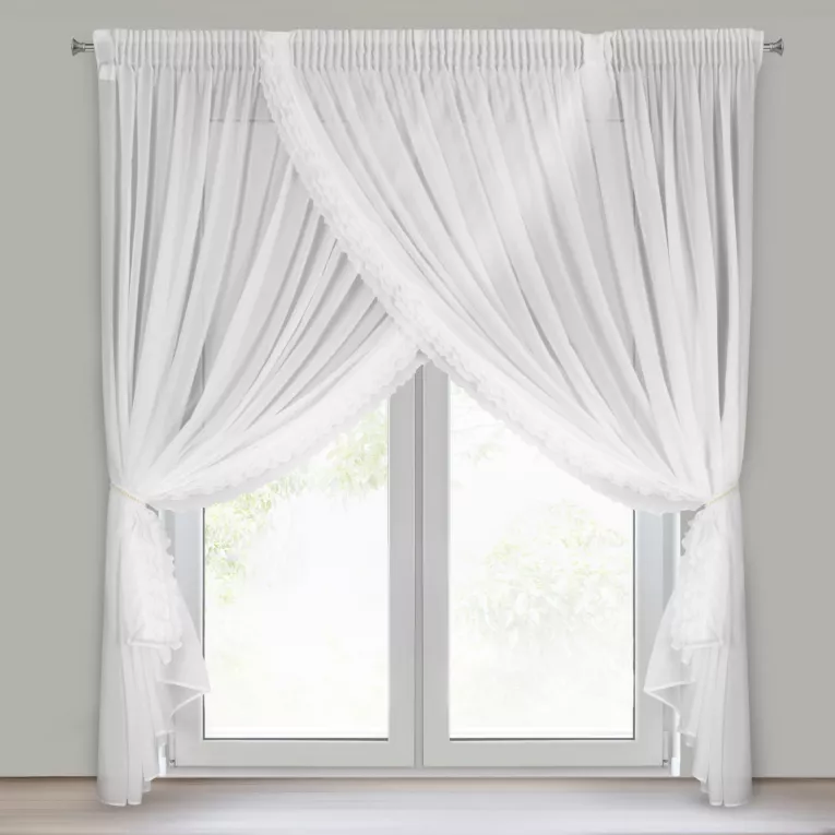 Firana biała z szyfonowej tkaniny zdobiona falbanką w komplecie troczek 400x250 cm LUISA - taśma Eurofirany