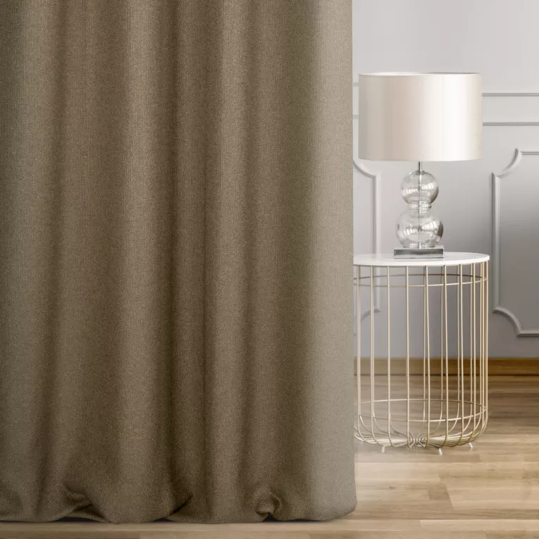 Zasłona szyta na flexach ciemnobrązowa z tkaniny o naturalnym splocie w stylu eko