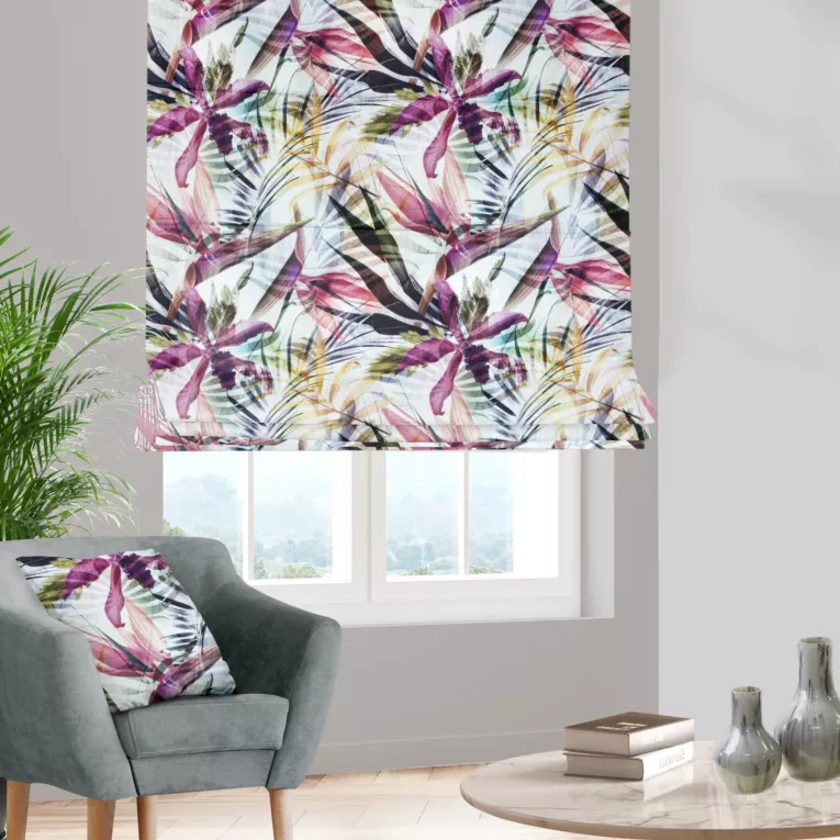 Roleta rzymska naturalno fioletowa z miękkiej tkaniny typu blackout drukowanej we wzór botaniczny