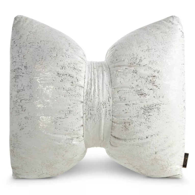 Poduszka 45x55 cm welwetowa kolor kremowy w kształcie kokardy z przecieranym lśniącym nadrukiem KODARDA 1 Eurofirany