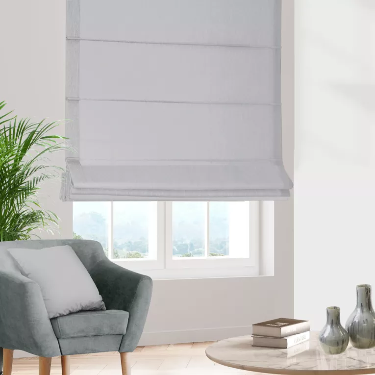 Roleta rzymska szara z gładkiej tkaniny zaciemniającej typu dimout