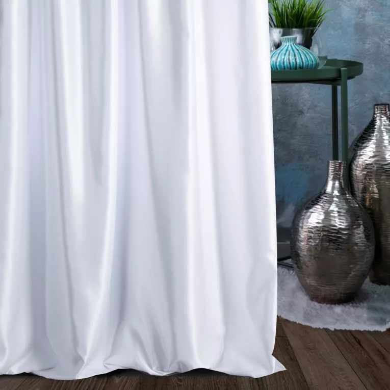 Zasłona szyta na taśmie fala AMAYA biała z jednokolorowej gładkiej tkaniny