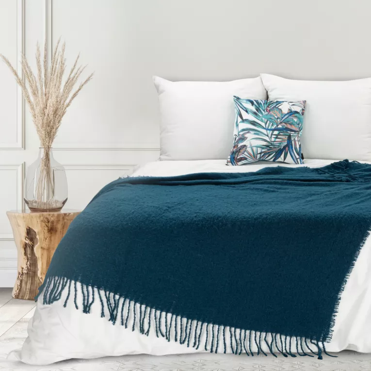 Koc  150x180 cm granatowy o strukturze bukli BELA Eurofirany