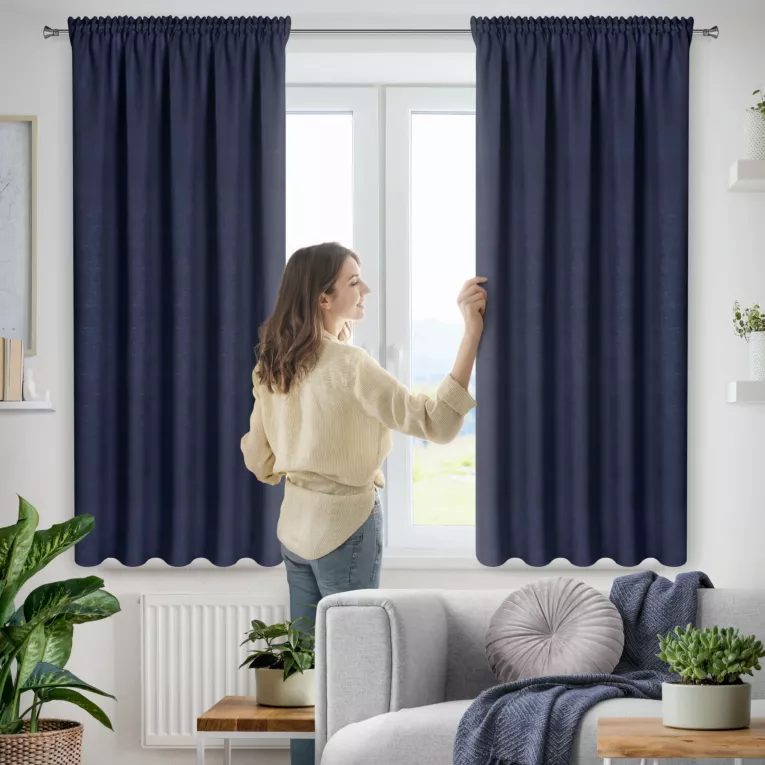 Zasłona granatowa z tkaniny welurowej 140x140 cm tunel Dora Eurofirany