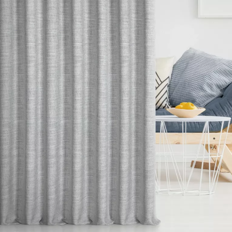 Zasłona szyta na flexach srebrno popielata z tkaniny w stylu eko o naturalnym splocie, z efektem melanżu, wykończona obciążnikiem
