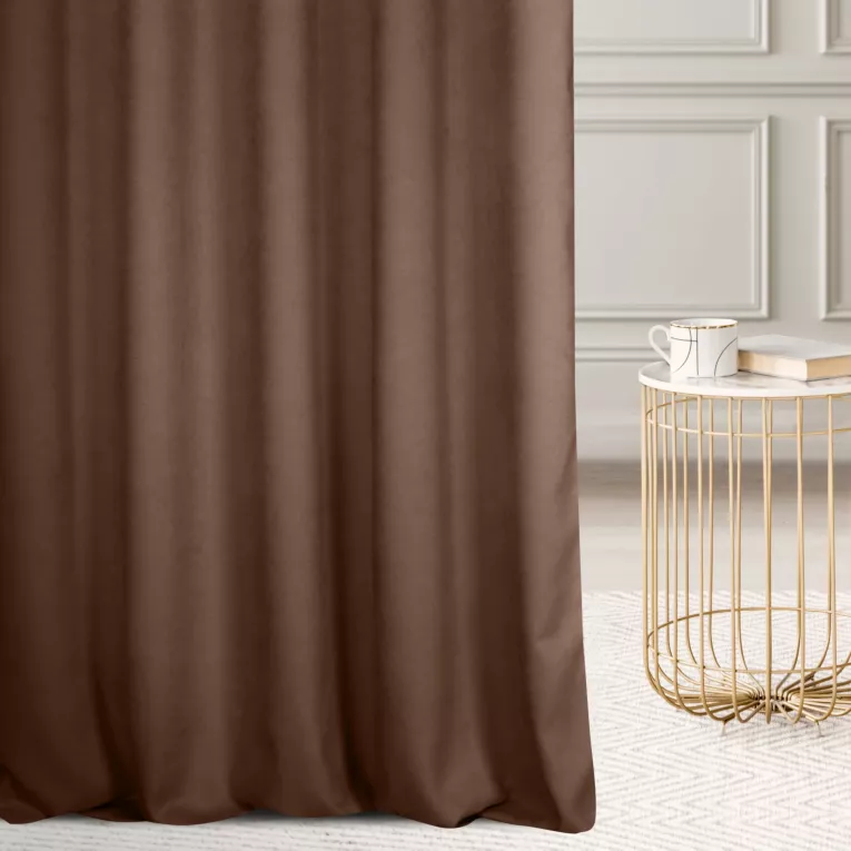 Zasłona szyta na taśmie 5 cm brązowa z miękkiej tkaniny o welurowej strukturze