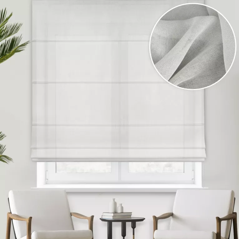 Roleta rzymska srebrna z półmatowej etaminy o luźnym splocie, wykończona obciążnikiem