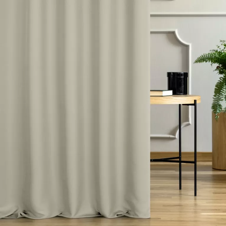 Tkanina zasłonowa zdobiona drobnym wzorem jodełki Eurofirany