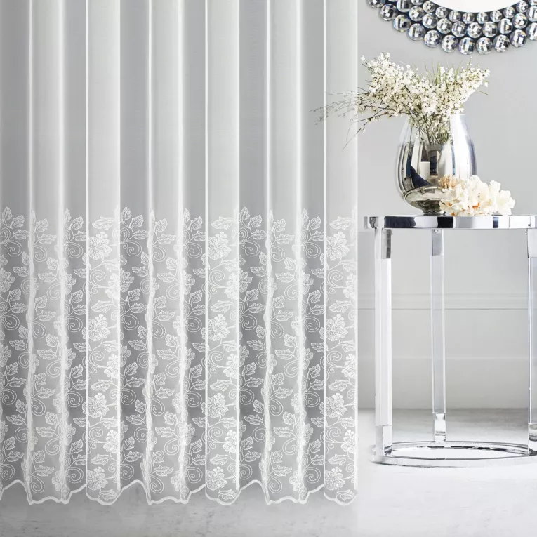 Firana szyta na taśmie 8 cm PRISCILLA kremowa delikatna tkanina tiulowa zdobiona kordonkowym haftem