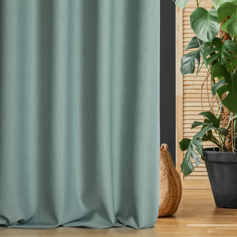 Zasłona szyta na taśmie 5 cm miętowa z miękkiej, matowej tkaniny w stylu eko o naturalnym splocie