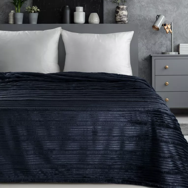 Koc 150x200 cm granatowy, typu flano z wzorem 3D NINA Eurofirany