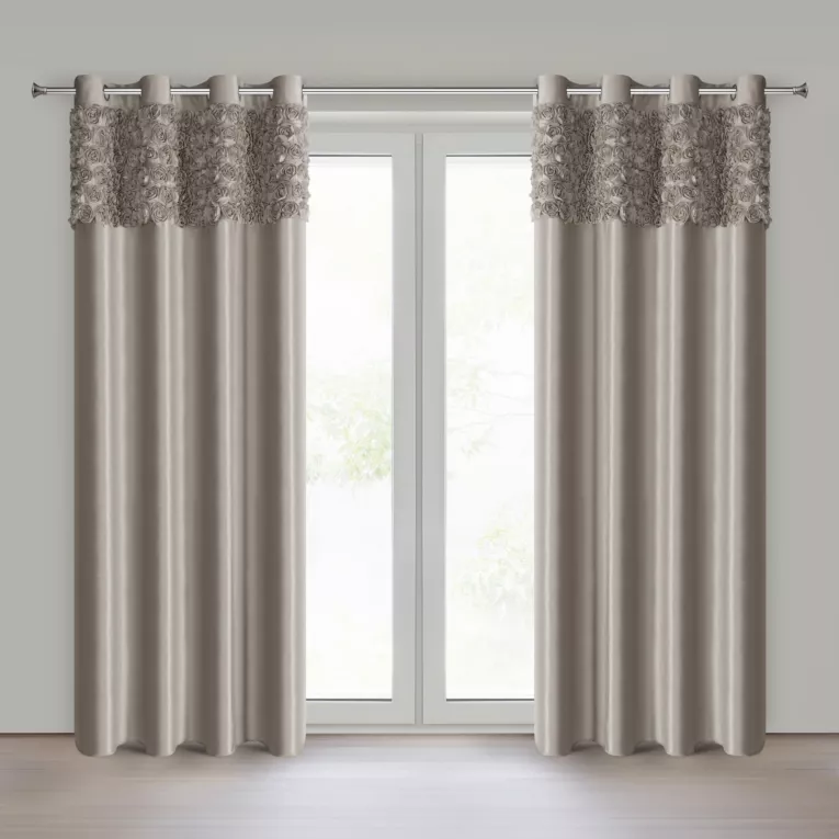 Zasłona beżowa z welwetu zdobiona aplikacją 3D róż 140x250 cm przelotka - ROSES Eva Minge Eurofirany