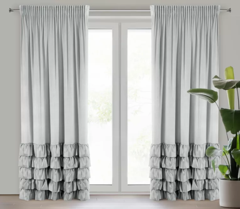 Zasłona srebrna zdobiona falbanami z welwetu 140x270 cm taśma DANI Eurofirany