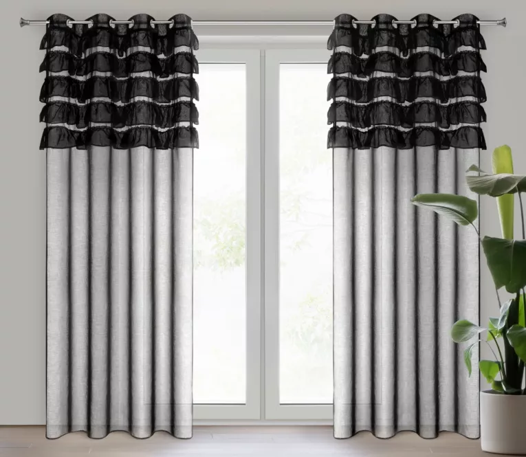 Firana czarna z etaminy zdobiona w górnej części falbanami 140x250 cm przelotka AURA Eurofirany