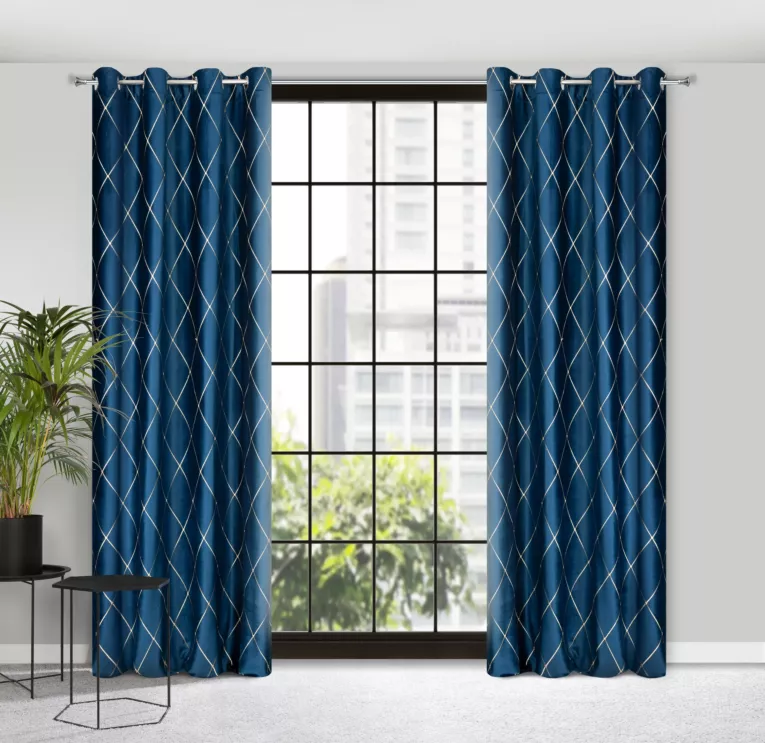 Zasłona granatowo, złota haftowana w duże karo z tkaniny welwetowej 140x250 przelotka MARGO Pierre Cardin Eurofirany