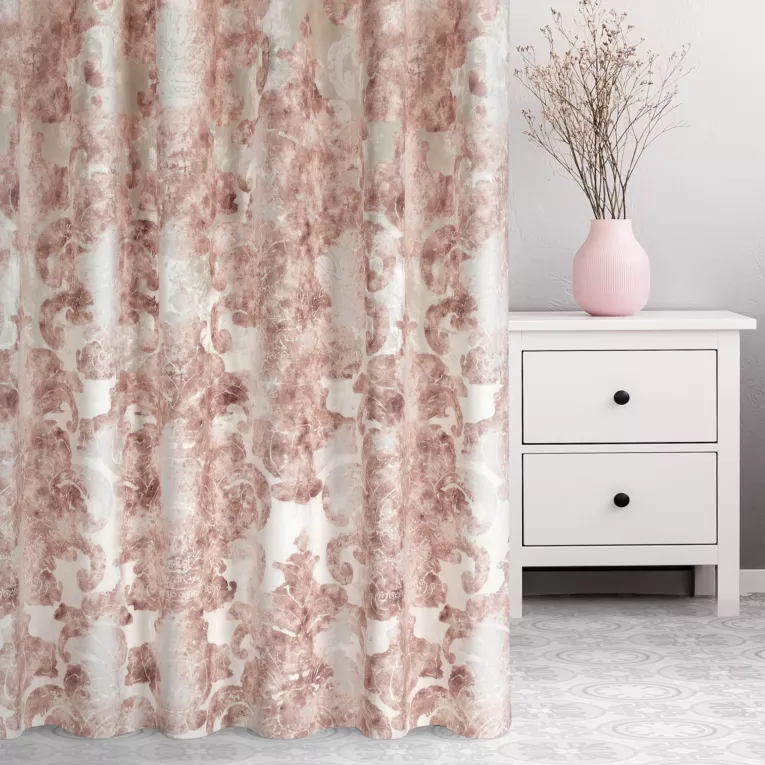 Zasłona szyta na tunelu kremowo pudrowa z miękkiej, welwetowej tkaniny w duży wzór ornamentowy Italissima Eva Minge