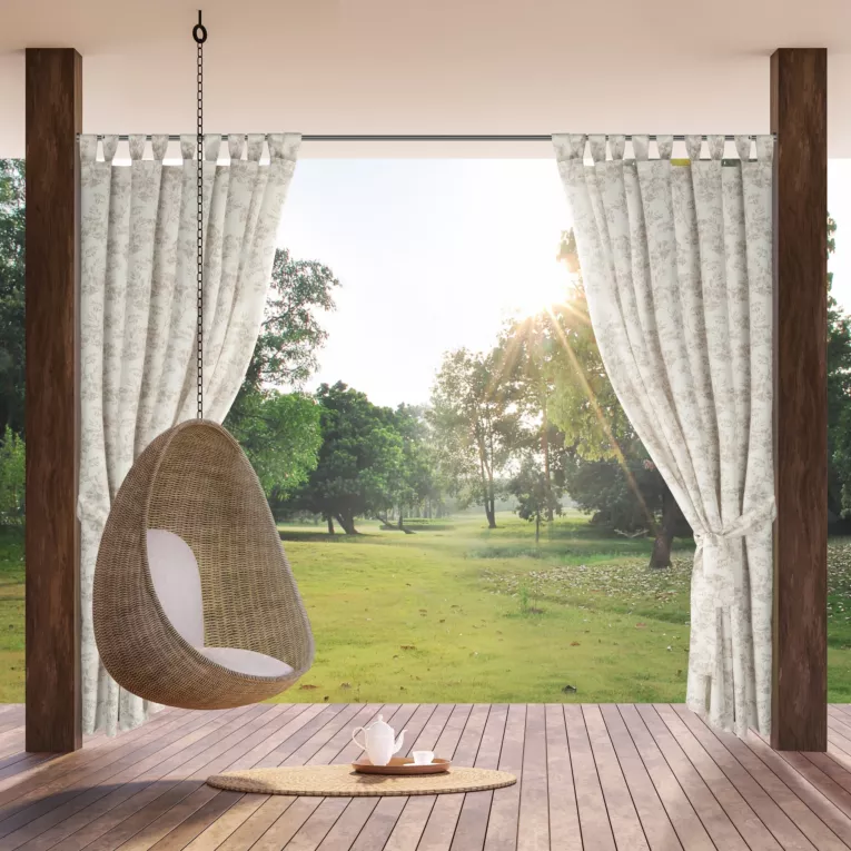 Zasłona kremowo, pudrowa z wodoodpornej tkaniny idealna do ogrodu i na taras 155x240 cm szelki/rzep GARDEN Eurofirany