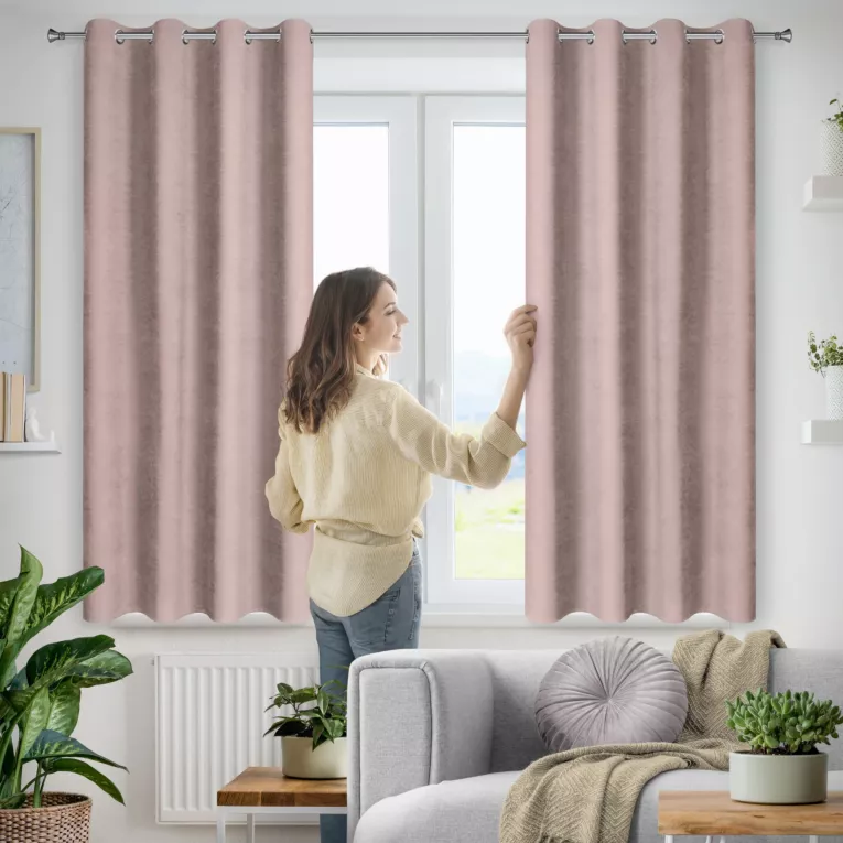 Zasłona różowa z tkaniny welurowej 140x120 cm przelotka - Dora Eurofirany