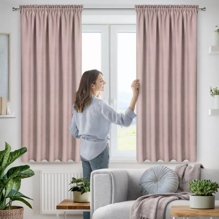 Zasłona różowa z tkaniny welurowej 120x160 cm tunel Dora Eurofirany